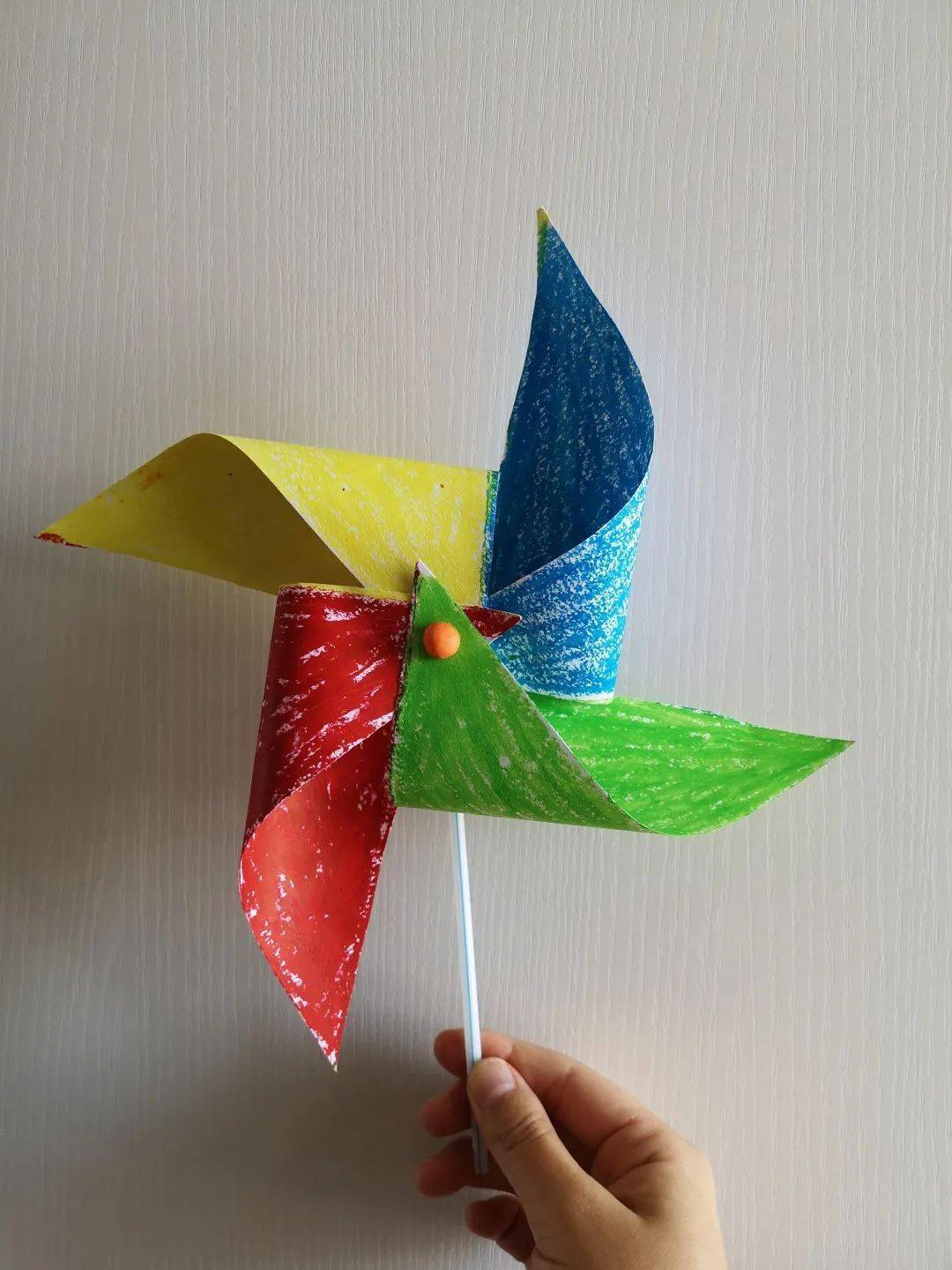 五步做成小风车试试看