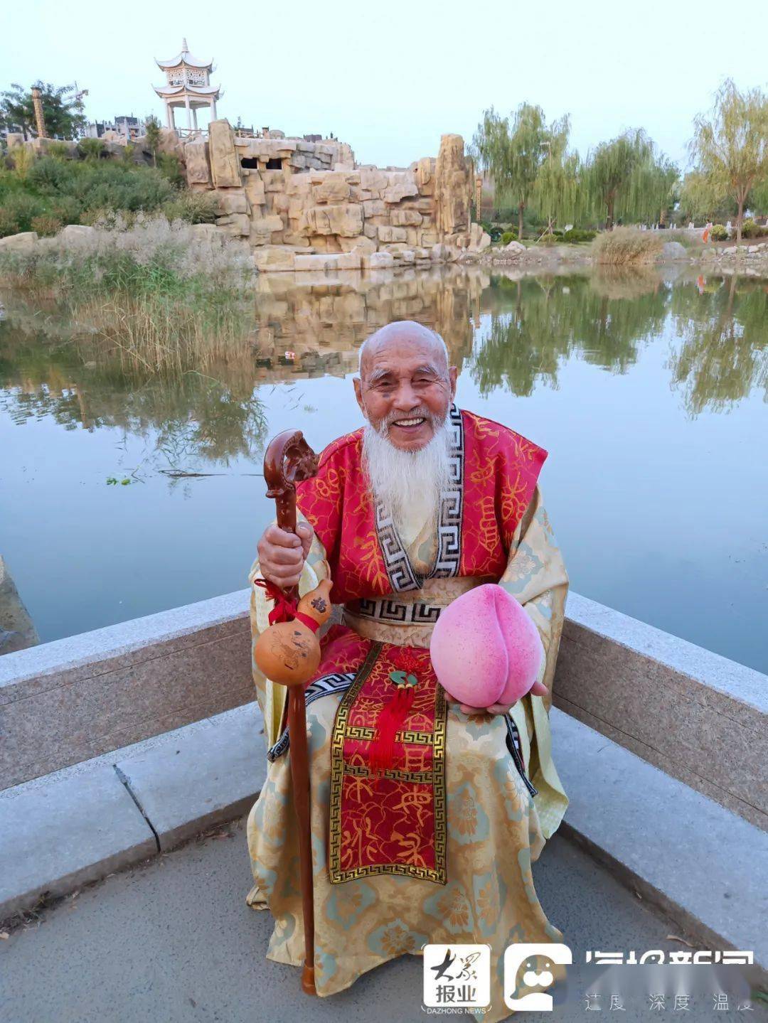 有自己独特的生活方式这位106岁的老人名叫孟宪来,家住单县黄岗镇