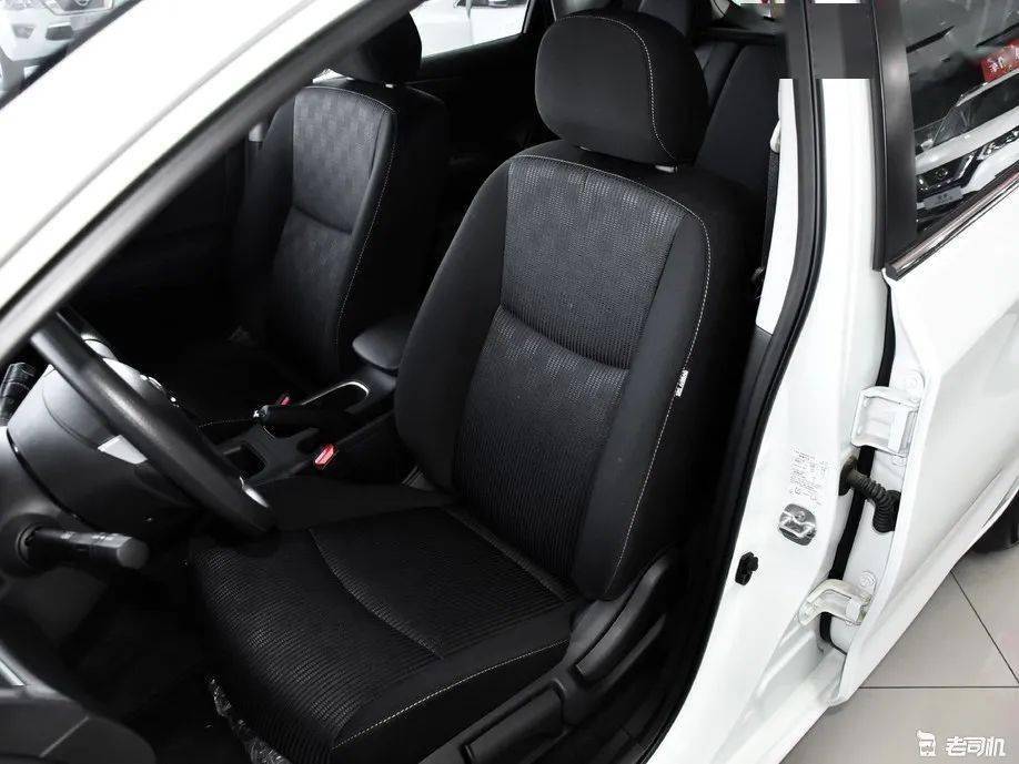 6l cvt酷动版采用了织物座椅,但好在该座椅坐垫及两侧填充物还算可以