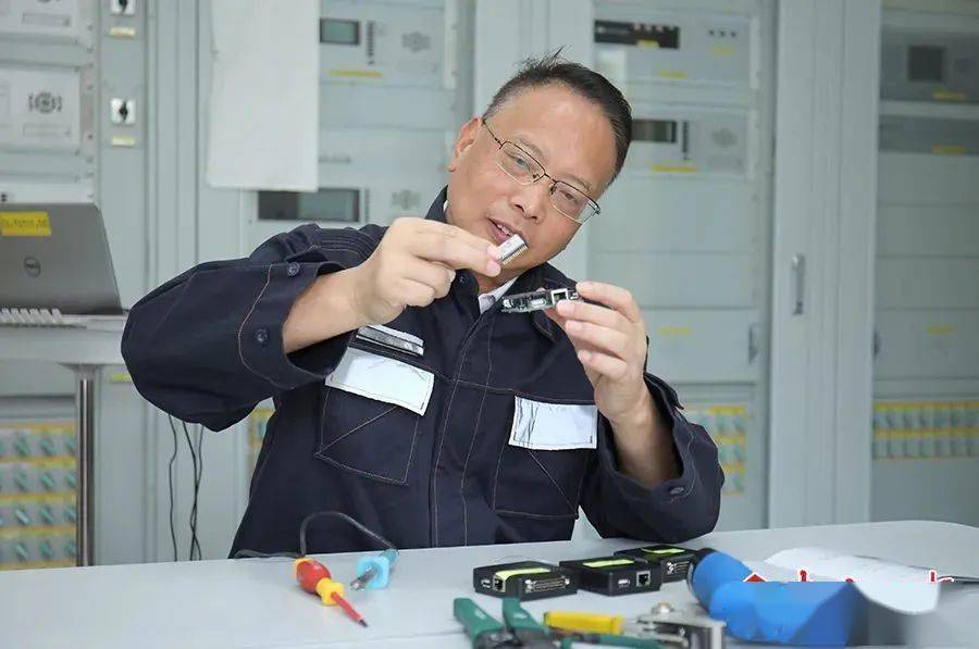 他的微信名字叫"老黄牛",一头教授级的牛!_王世祥