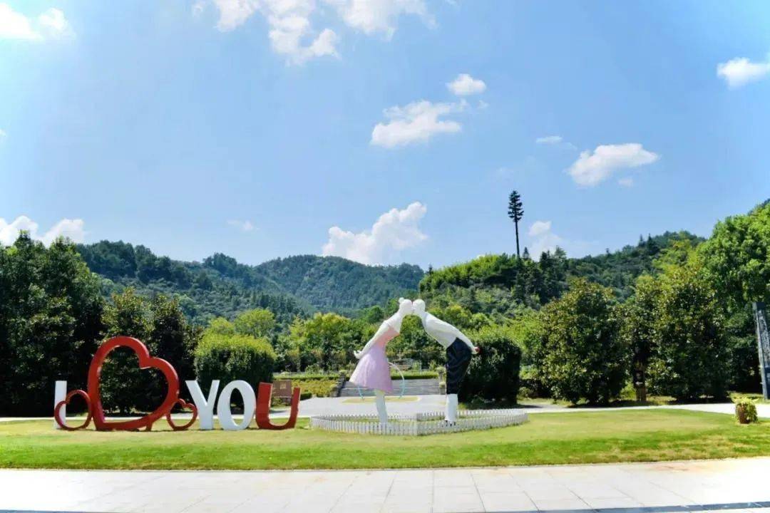 花牵谷景区位于开化县华埠镇华东村齐新自然村,景区占地约1200亩,紧靠