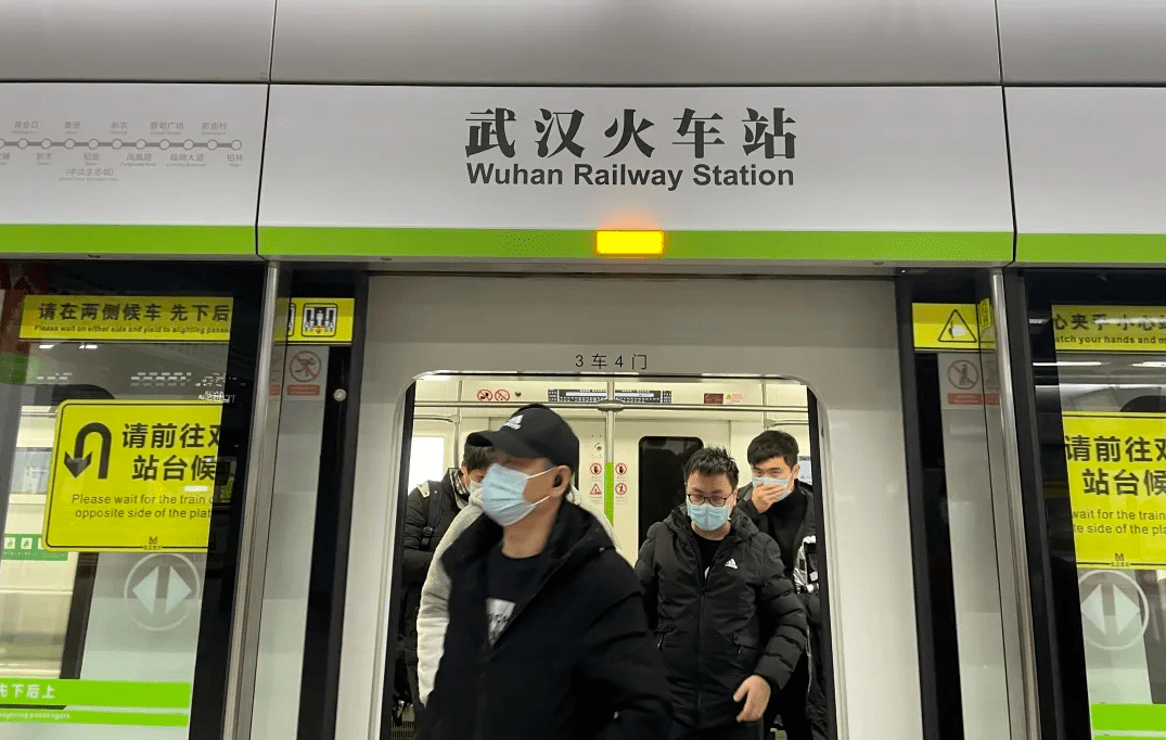 例如春节期间4号线大站快车的停靠站点为:武汉火车站-铁机路-洪山广场