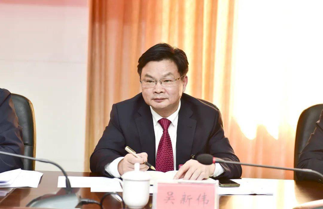 聚焦两会吴新伟参加人大分团审议