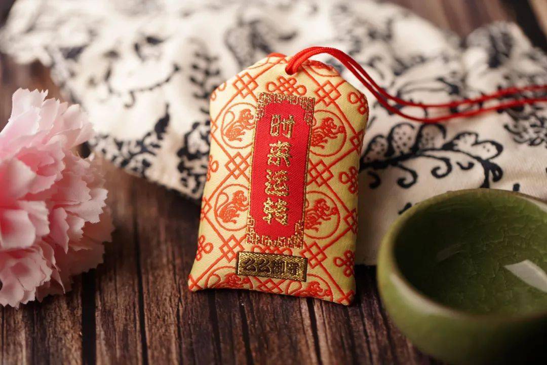 买转运水晶代购御守00后的玄学你能懂吗