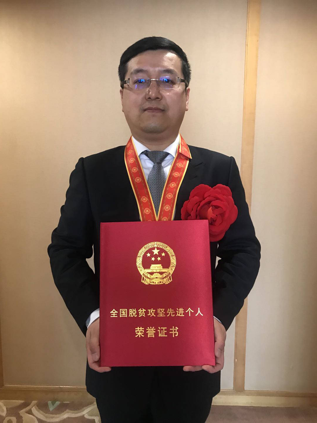 完成任务后主动延长一年半援疆工作他获得脱贫攻坚先进个人