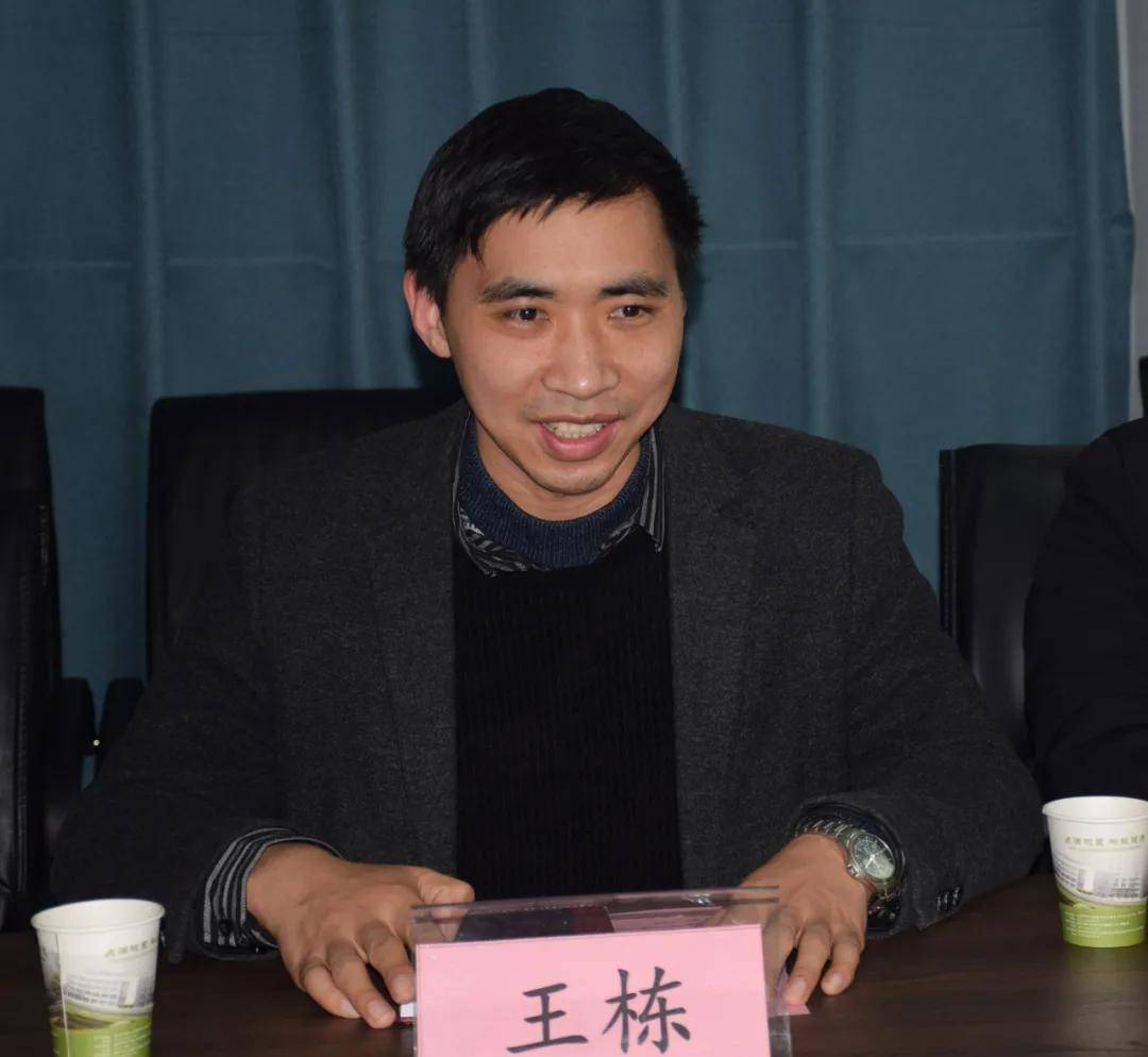 主任周红刚,椎间盘中心护士长程士娜代表医院对王栋院长一行的来访