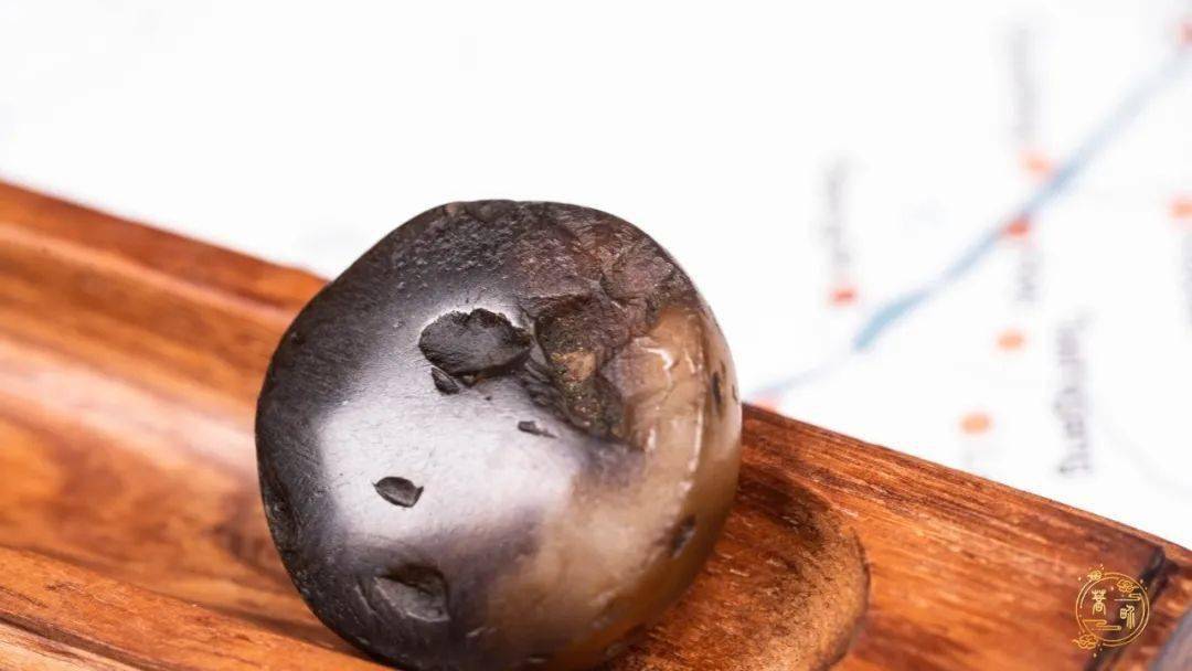 传世美物一颗罕见的千年马眼板珠