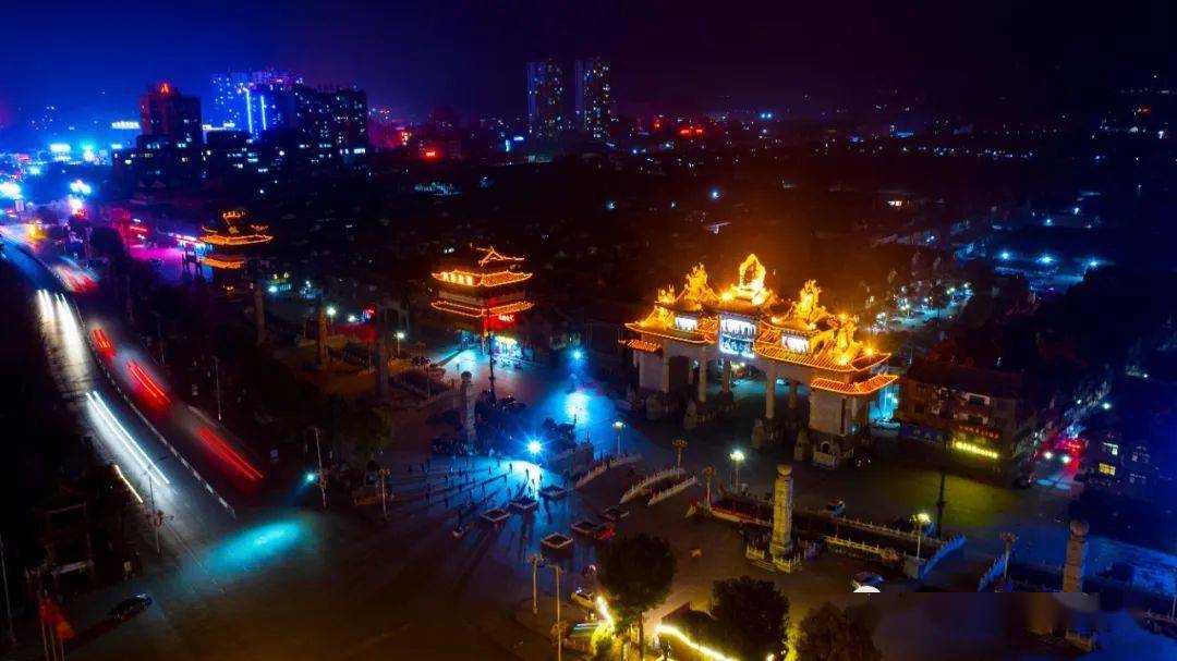 石佛寺的夜景也迷人平安大道新萬隆城街區文化廣場街區鎮平的多條主街