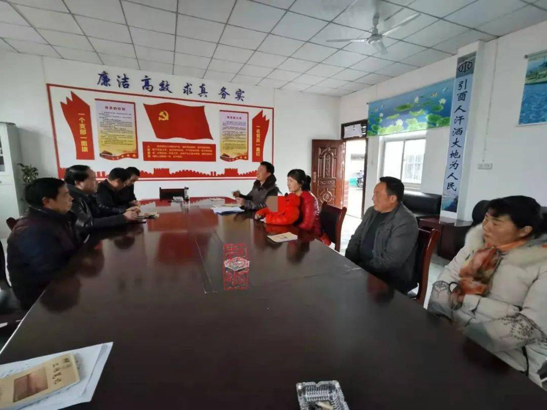 2月25日,来自戚氏五郎庙的王某与家人一起将写有"救命之恩颂美德