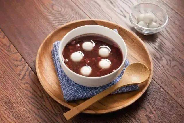 一碗元宵一盏茶团团圆圆又一年