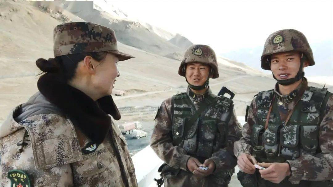 也发给他们她深知驻守官兵的艰苦直奔海拔5380米的神仙湾哨所祭奠完后