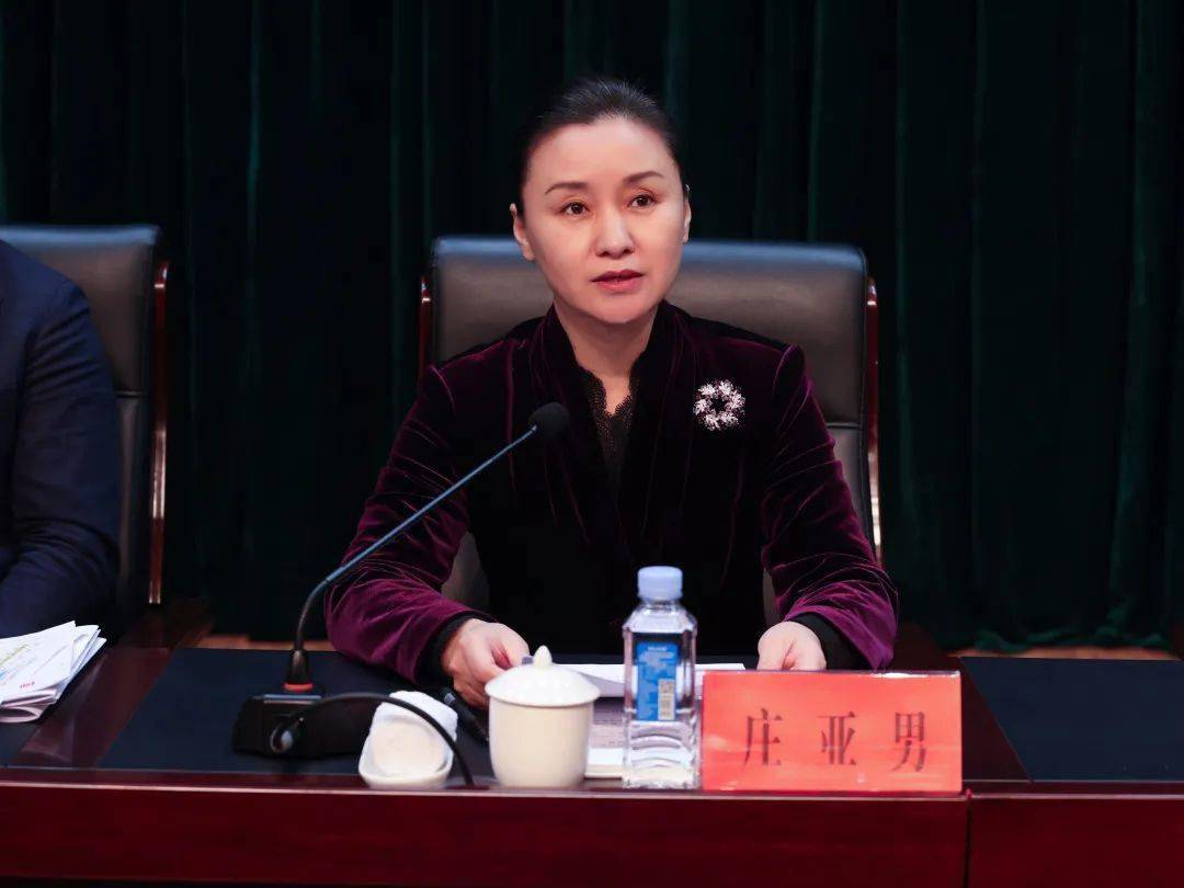 县委副书记,县长庄亚男主持会议并讲话庄亚男说★要高起点抓好招商