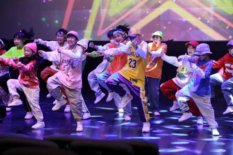 speed极速街舞snbr少年团.曾小敏演唱歌曲《揽水见月圆》.