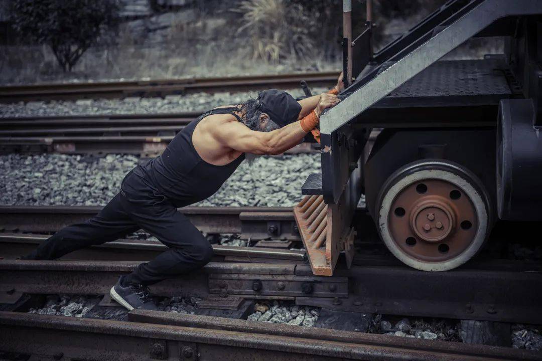 推动明月山高山小火车!