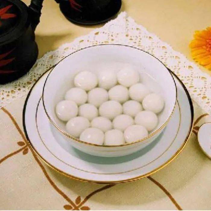 汤圆汤圆可是有这么多的种类:汤圆也叫做"元宵"是一种元宵节吃的食品