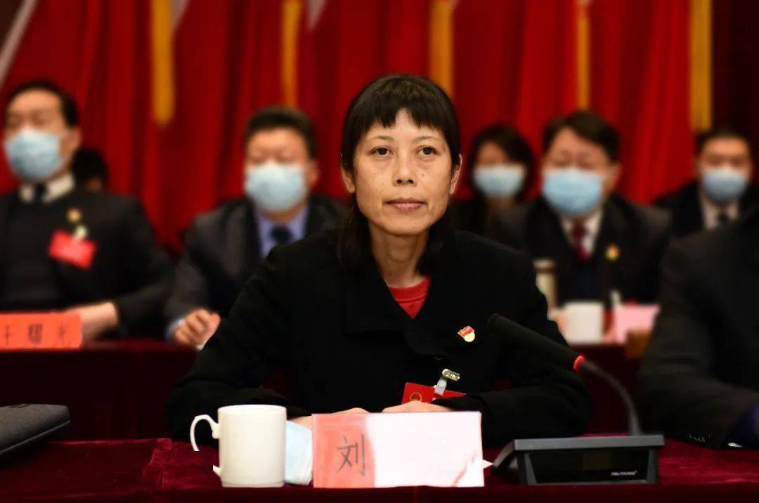 聚焦两会老城区第十六届人民代表大会第六次会议举行第三次大会