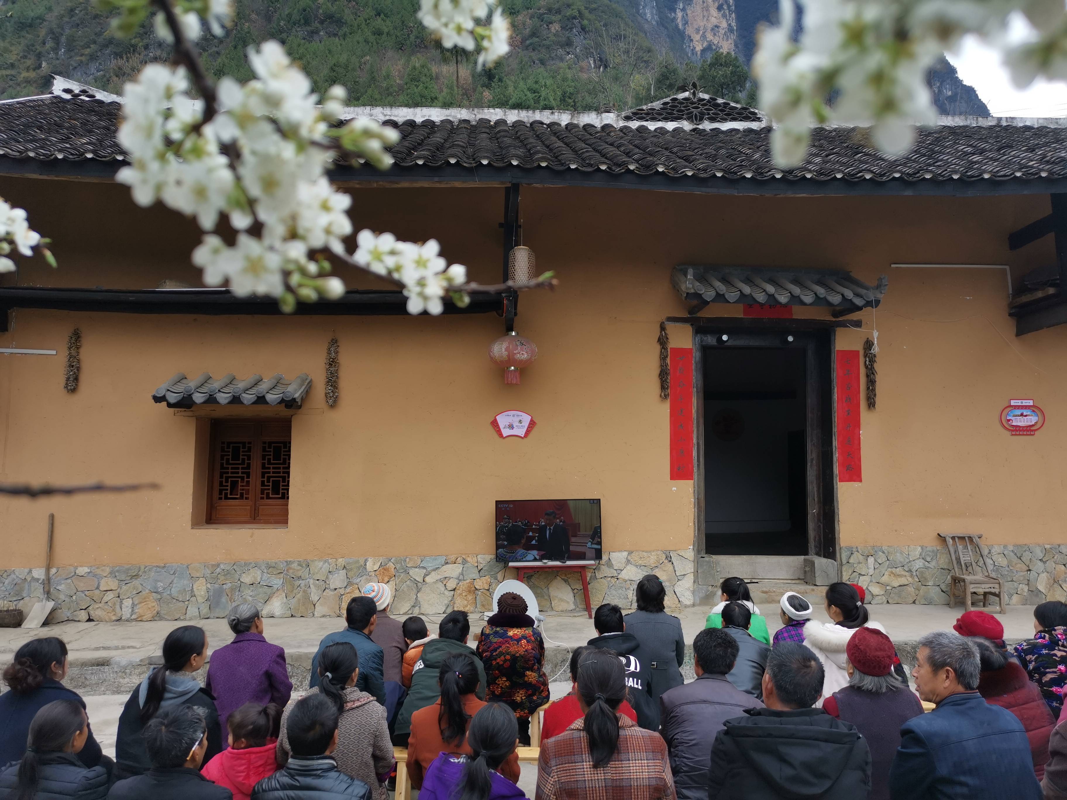 毛相林在人民大会堂领奖 奋斗精神鼓舞人心_下庄村