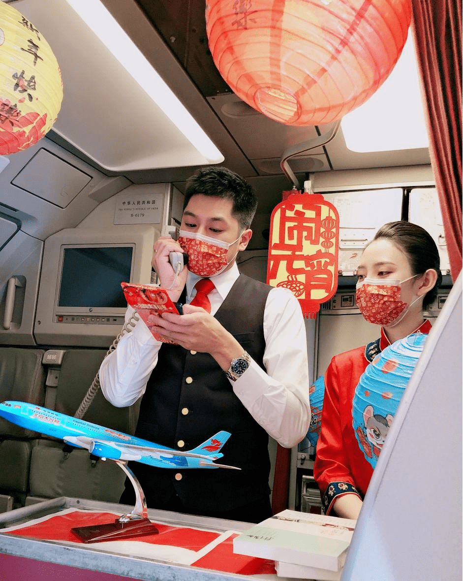 贴春福猜灯谜首都航空空中元宵节别样精彩