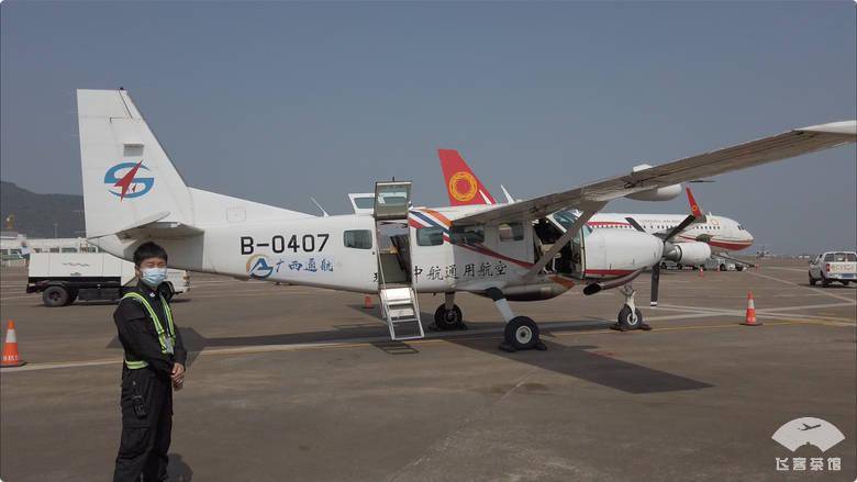 难得坐一次通航小飞机上升非常轻巧就是下降时跟坐过山车一样