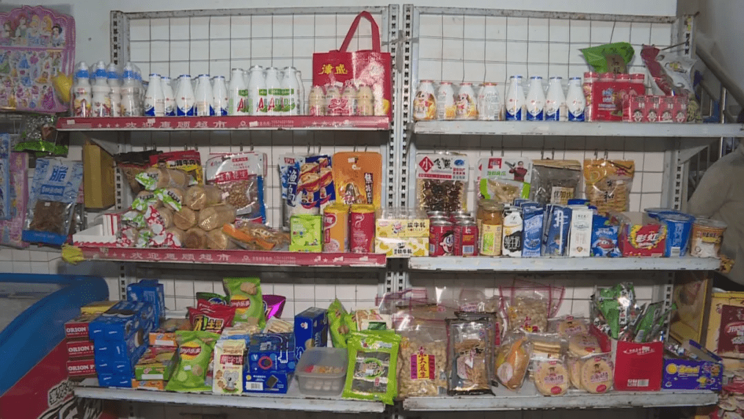 多家小卖部老板被骗_陈列费