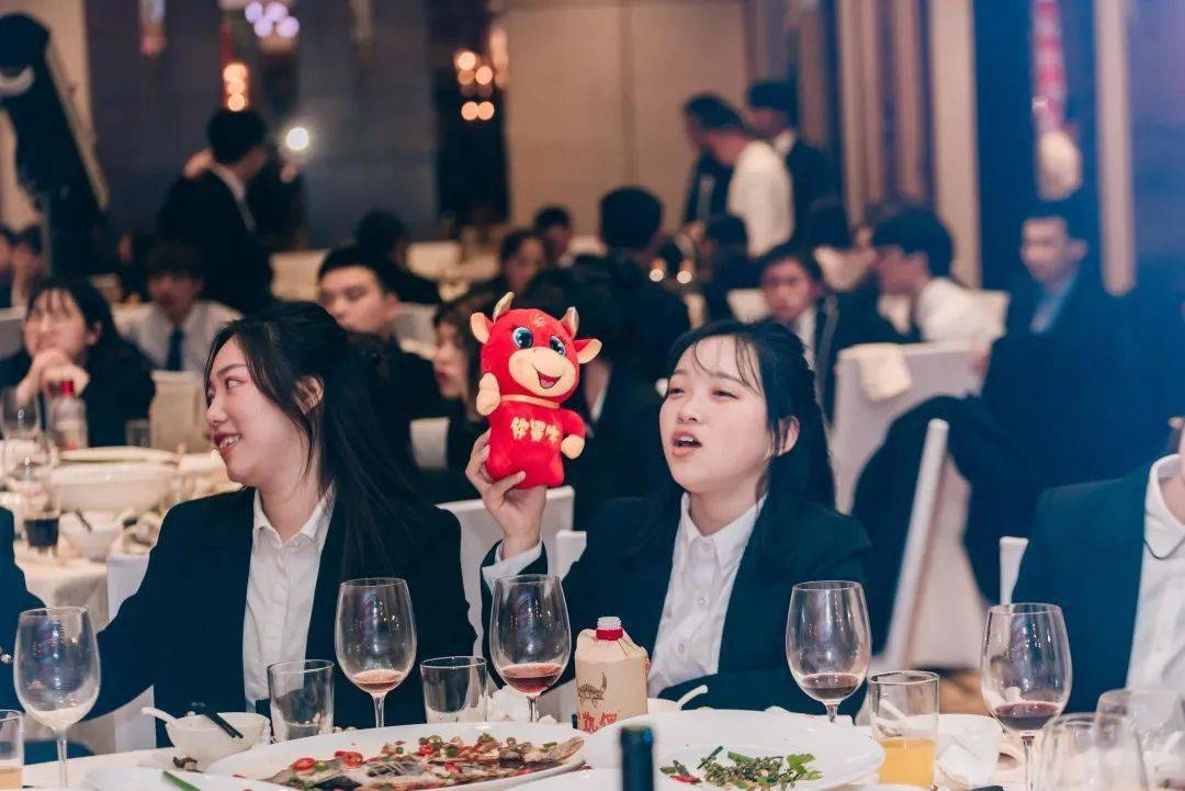 成都万乘总裁荣誉宴暨元宵节晚会盛大举行