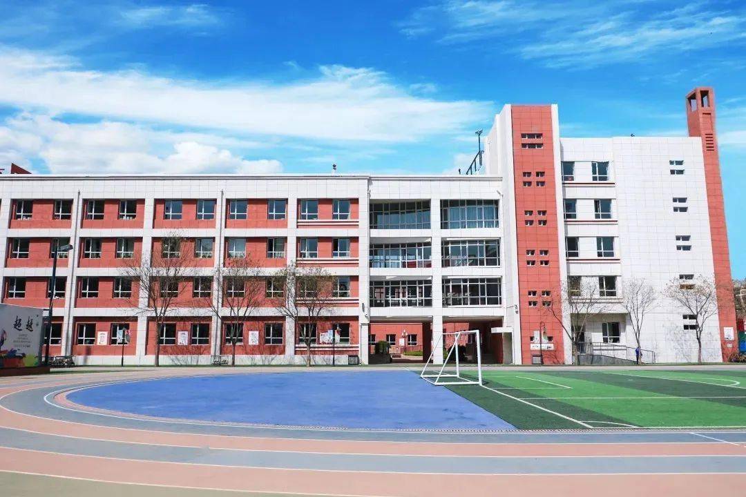 兰州华侨实验学校建校于2005年8月,是城关区教育局所属的一所九年一贯