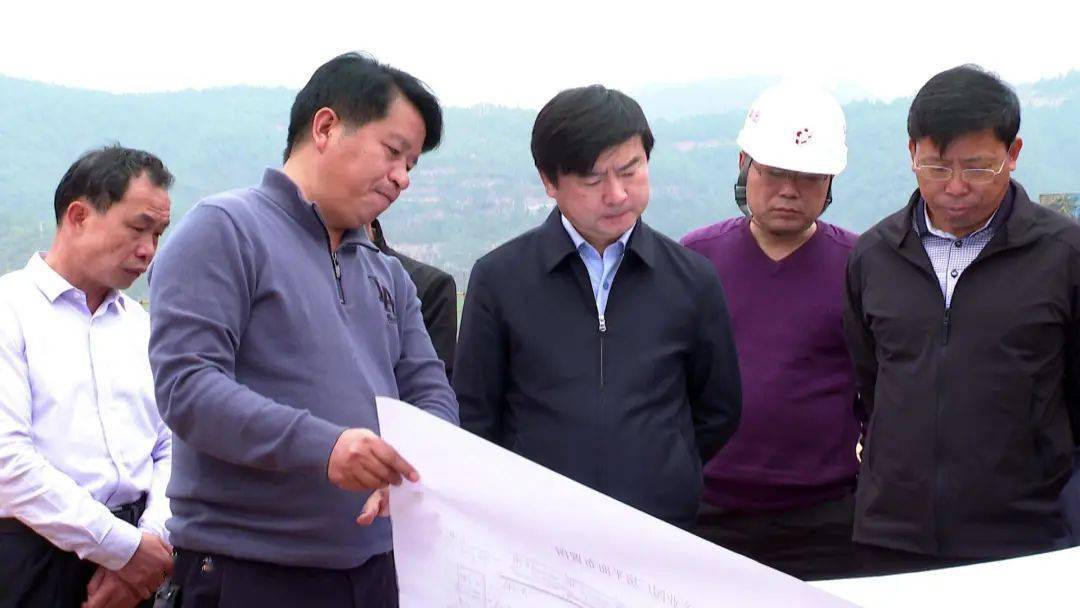 县委书记张鹏程带队就石屏豆腐产业发展情况进行调研