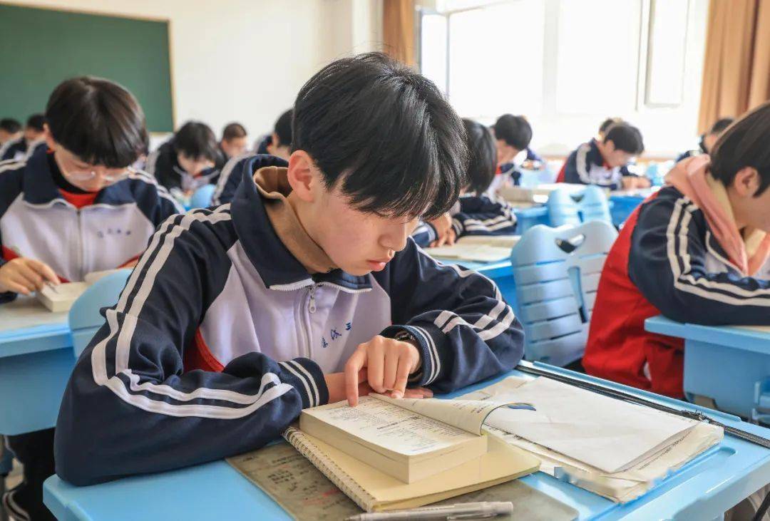 荣成三中新校舍正式启用