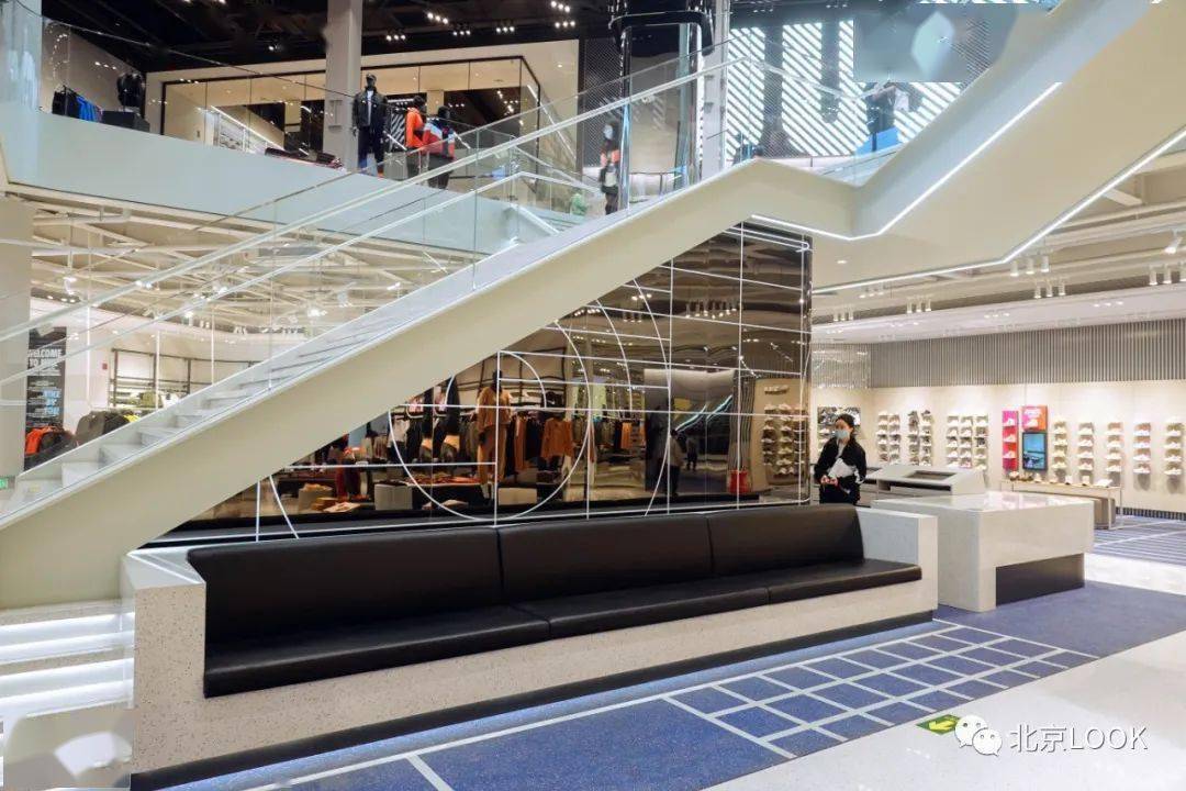 亚洲最大nike · 在王府井 | 北京look