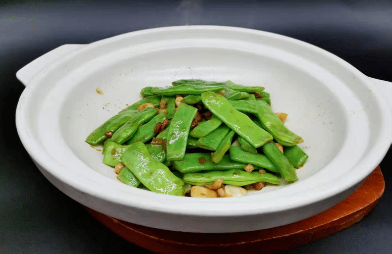 砂锅芸豆杂菜煲菜芯蛰皮炝拌马家沟芹菜小葱素合子冬阴功海鲜肥牛野菜