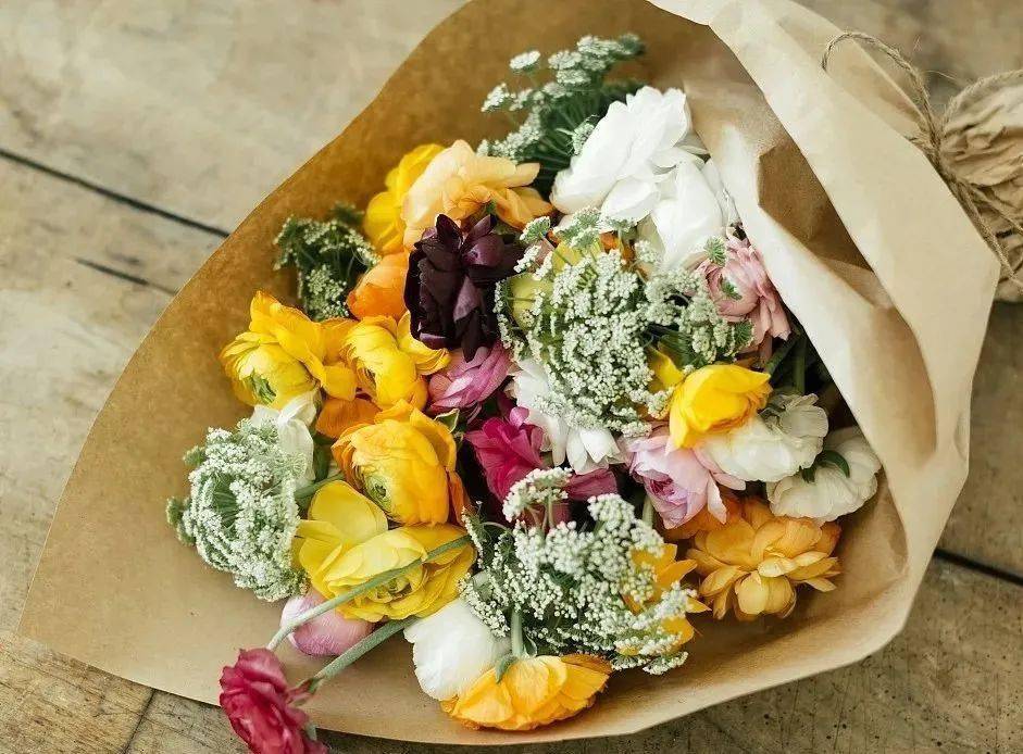 蓝色的花有哪些适合送给女生 80037866f21f49b5bf3347e5813cc86c.jpeg