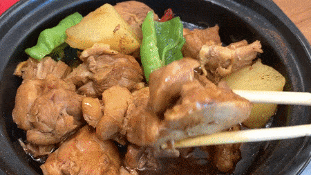 来一份浓郁不腻,鲜香入味的黄焖鸡米饭总能横扫饥饿,治愈你一天的疲