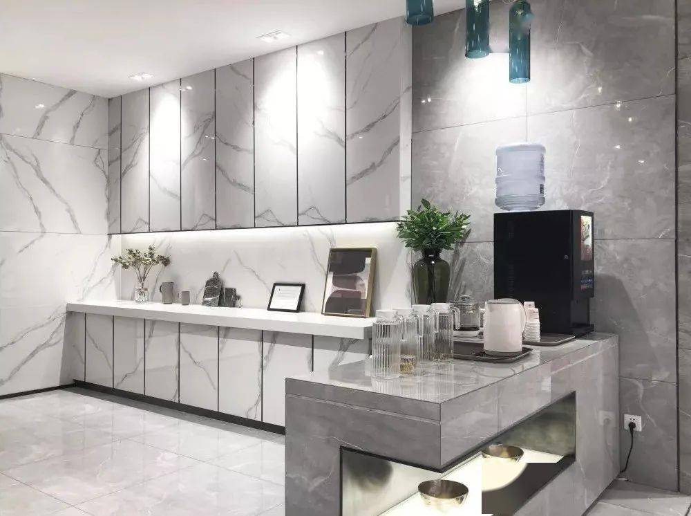 东鹏瓷砖旗舰店2000㎡实景展厅 演绎年轻态精致生活