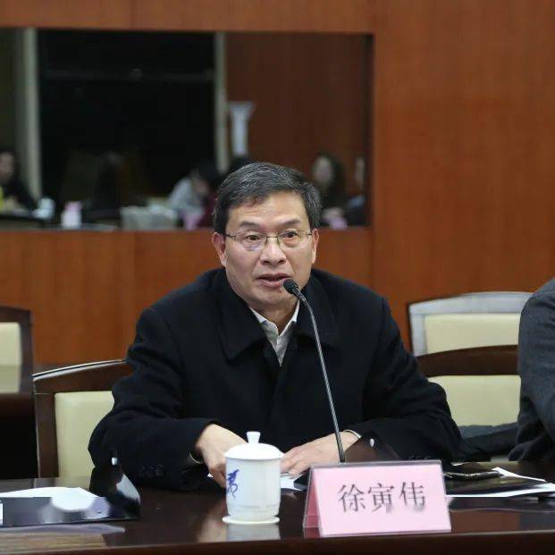 交流发言区职教联盟常务副理事长,区教育局副局长钱俊提出三点感想