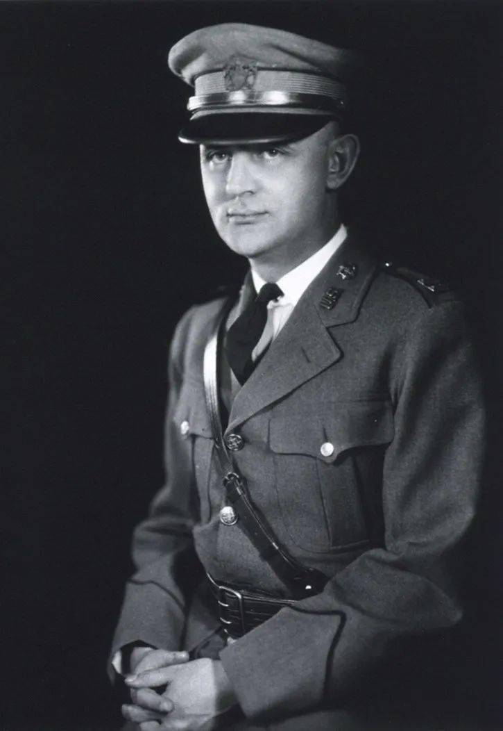 军医约翰99弗林德99马奥尼1943 年,随军参加过一战的马奥尼在美国