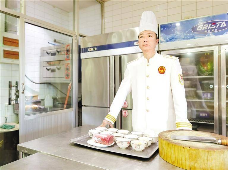 名厨专栏首期,我们邀请金城尕老汉酒店行政总厨及技术总监张云钢,现场