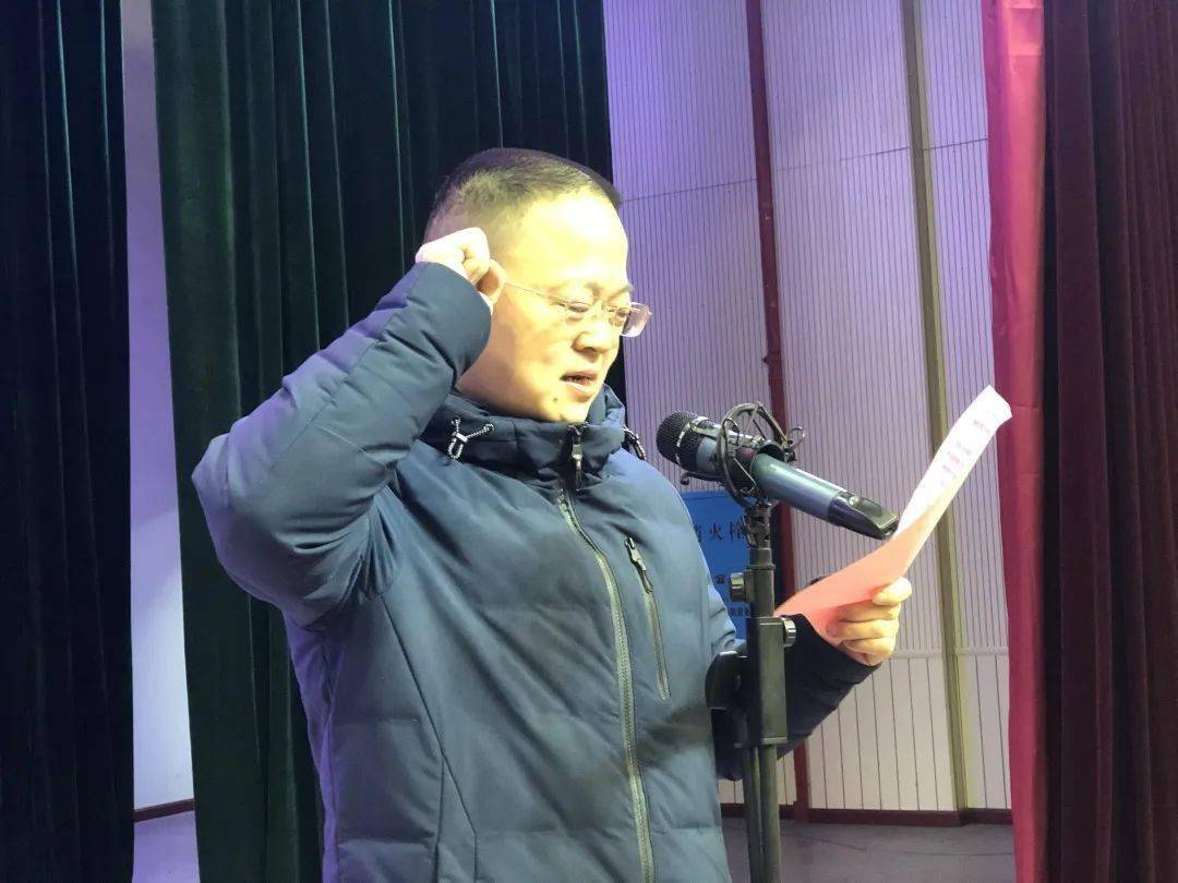 冲铆足牛劲去追梦市三中隆重举行2021年上学期开学典礼