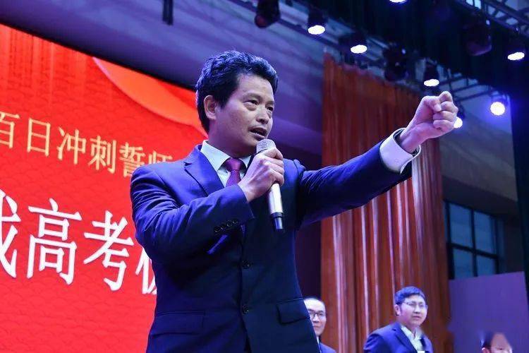 吉水二中举行2021届百日高考中考冲刺誓师大会