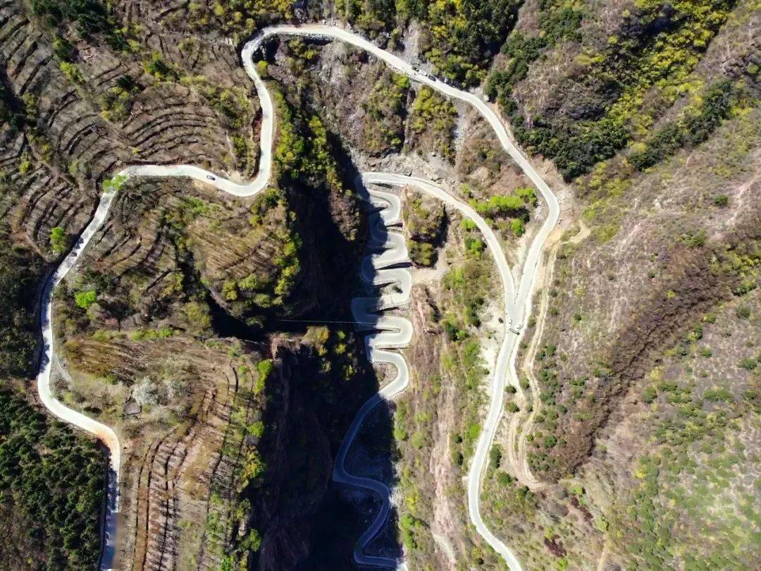 山西太行一号旅游公路,简称太行一号路,也是当前山西晋城最火的一条网