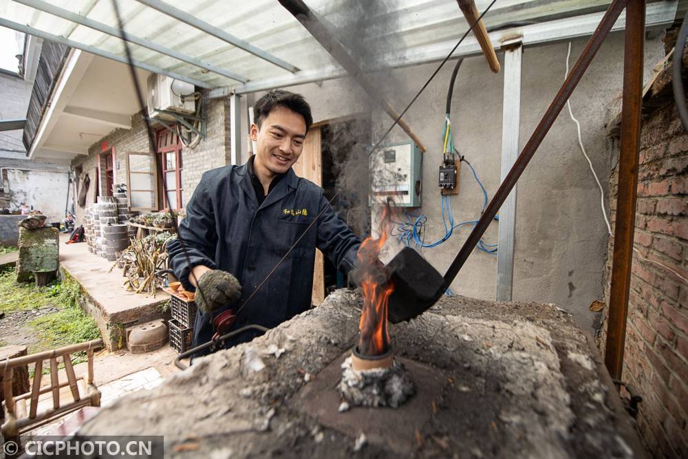 潭城街道|福建南平：“90后”返乡制盏筑新梦