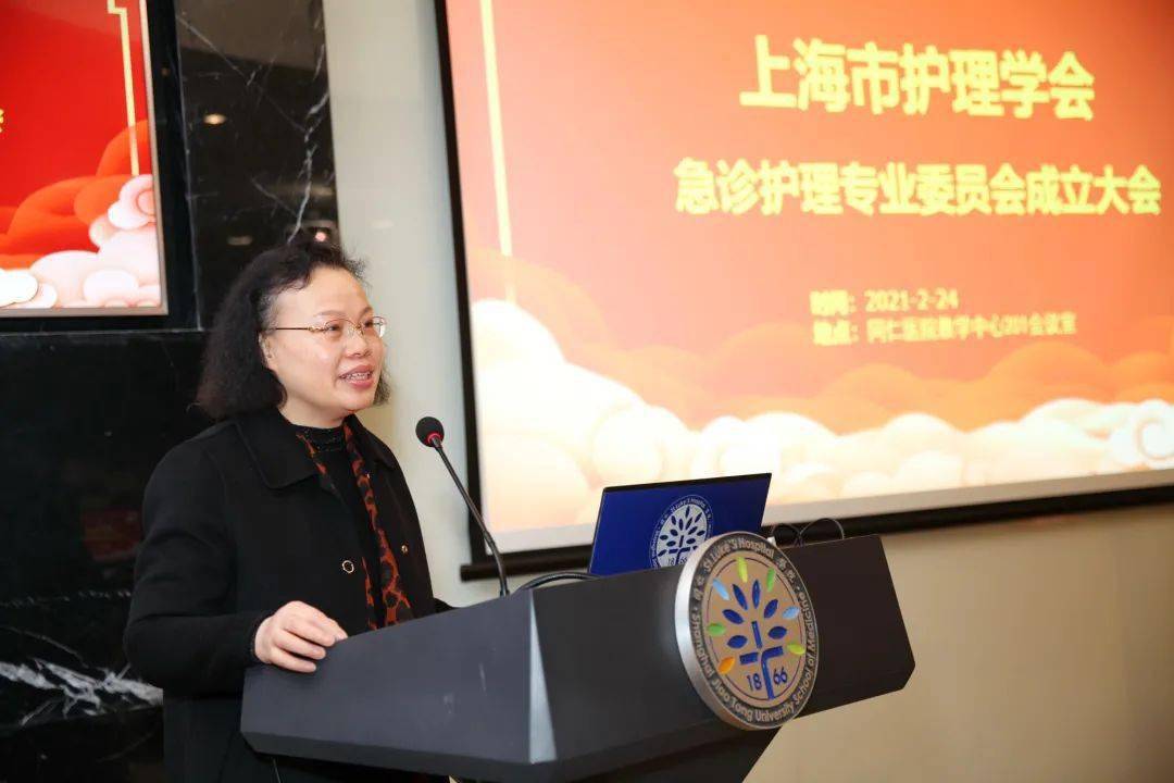 共设颁发聘书,专委会2021年工作部署及参观医院急诊科三个部分.