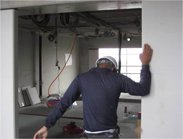 安装门的过程 f6fcddcbd16f4fed9333c85ca55d0cd4.jpeg