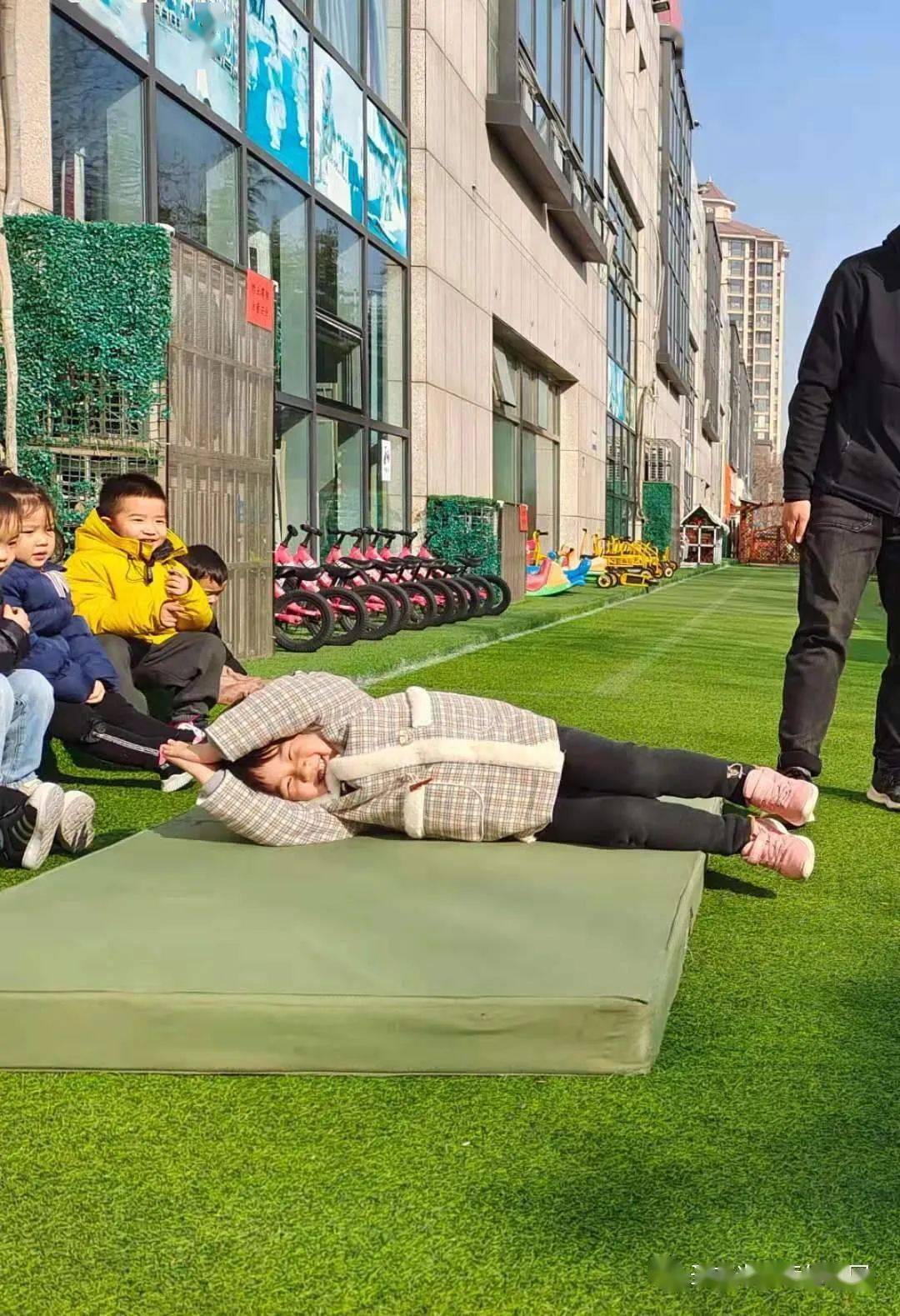stj圣吉米国际幼稚园沐浴阳光畅享户外