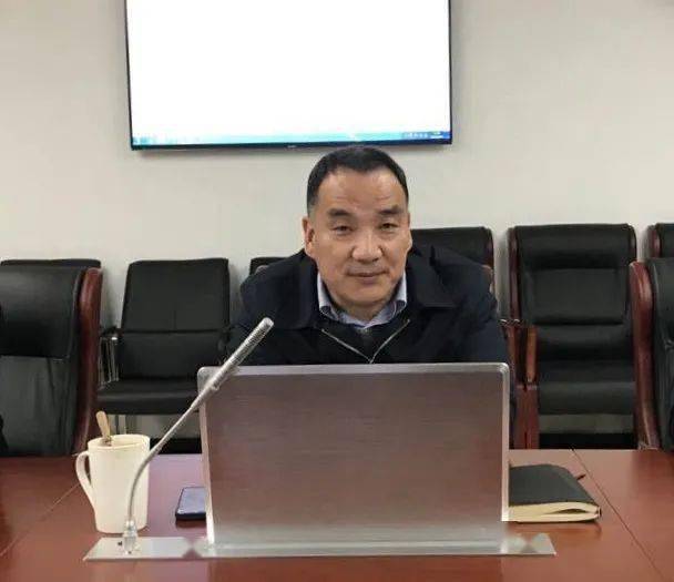 杨利强指出,从任职的第一天起,在座的每一位干部都要进一步增强党纪