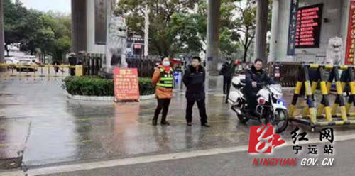 宁远城管:护航开学季筑牢“安全防护网” 宁远城管:护航开学季筑牢“安全防护网”