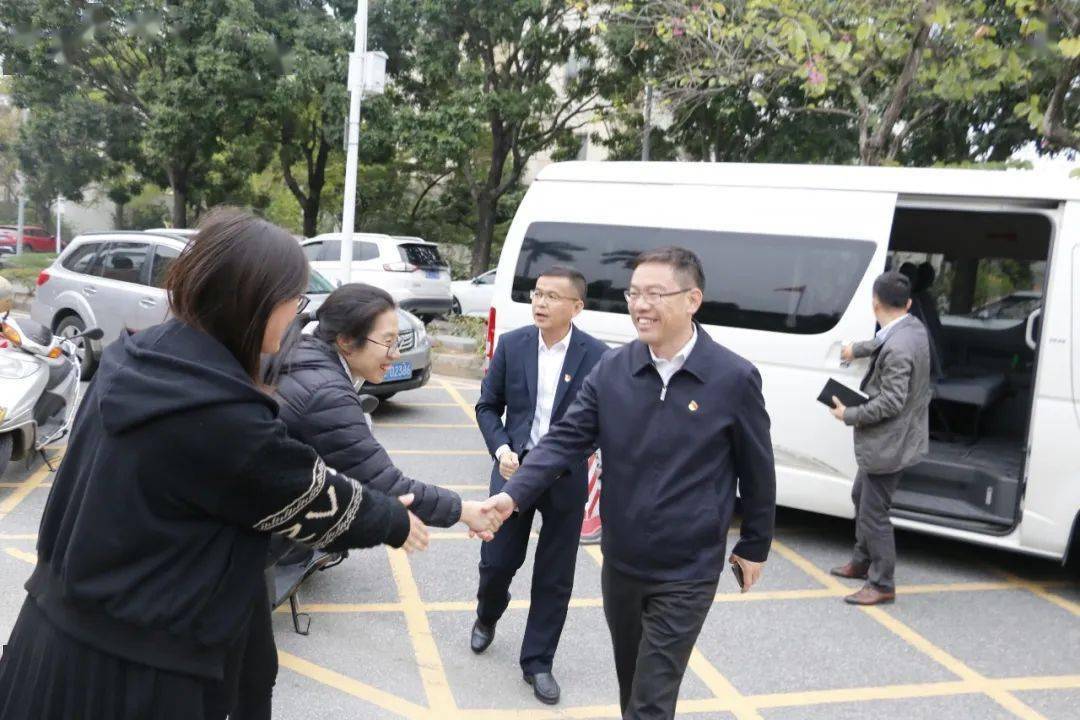 春日问候暖人心幸福教育再出发容桂街道党工委书记何春云到我校调研