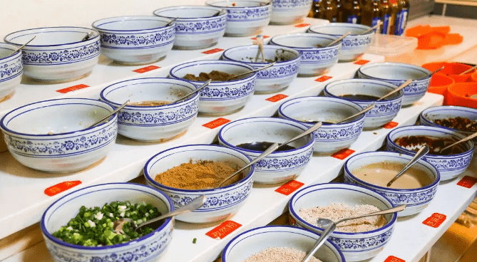 长沙美食汇聚百年老街都正街满足你的酸甜苦辣咸