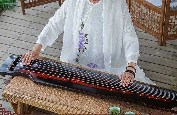 100首古琴曲告诉你——弹古琴的女人,美到了骨子里!_乐坊