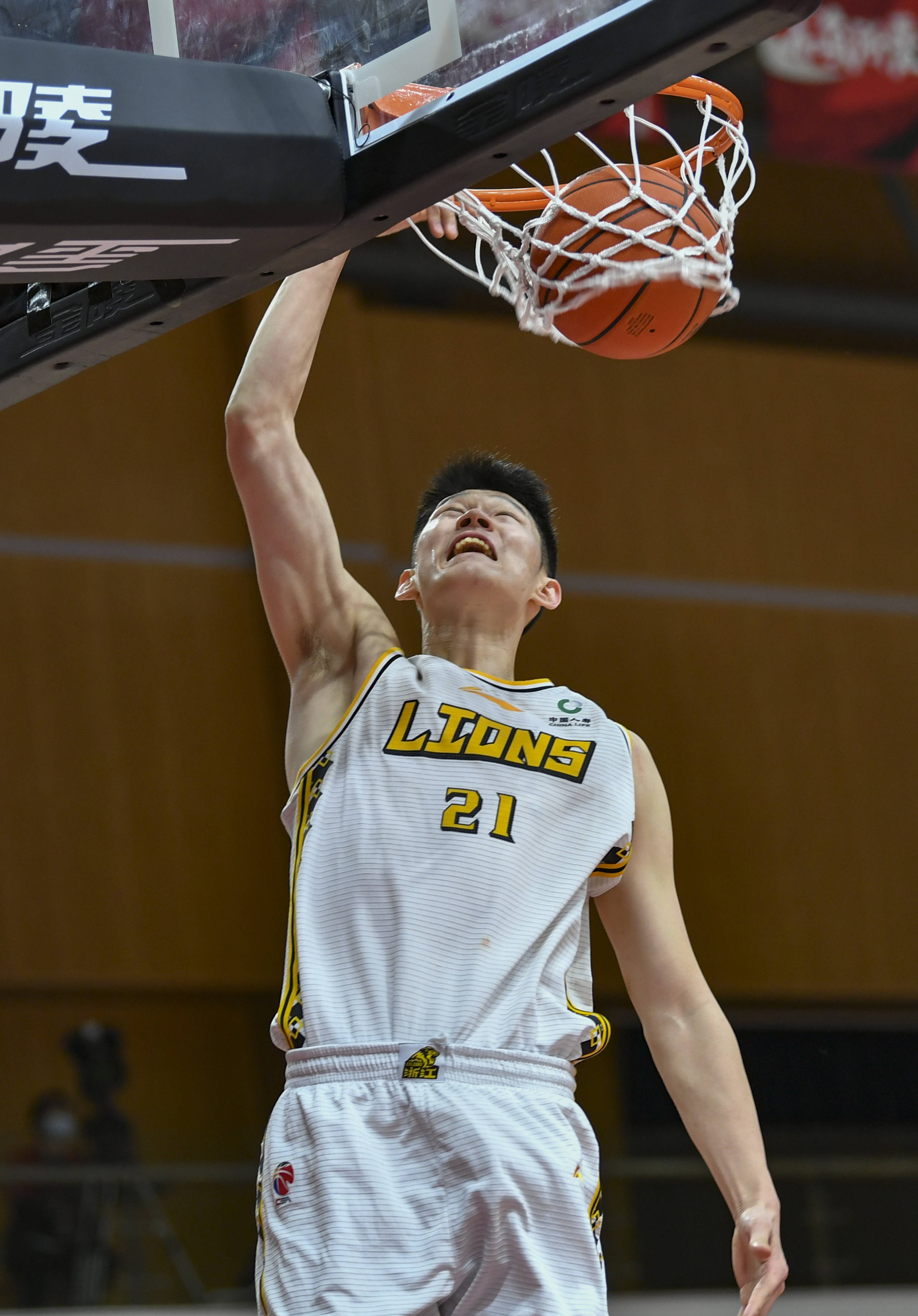 篮球——cba第三阶段:山东西王胜浙江广厦控股_比赛