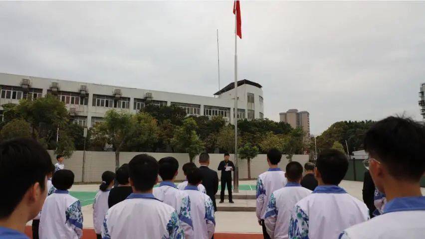 践行志愿服务,共建大美龙湖,同时为汕头创文,巩卫和亚青助力,下蓬中学